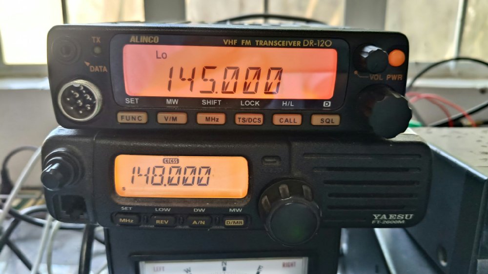 上段がALINCO DR-120、下段が今回入手したYAESU FT-2600M